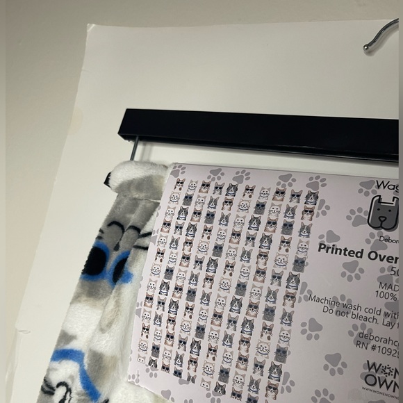 NWT Wags & Whiskers Cool Kitty Cat Sunglasses Fashion Throw Blanket 50"x70" - Picture 4 of 4